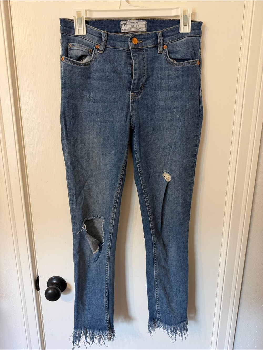 Free People size 28 Distressed Medium Blue Cropped Jeans